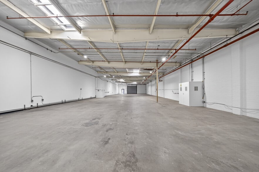 More Photos Of 7666 Clybourn Ave, Sun Valley Light Manufacturing For Sale