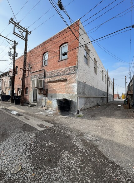 More Photos Of 1221 Overland Ave, Burley Storefront For Sale