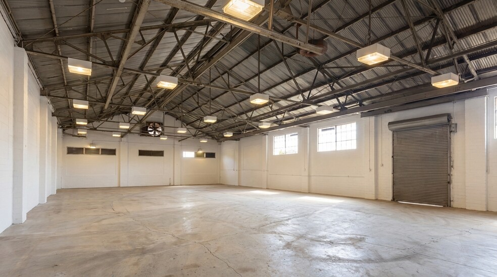 More Photos Of 2402 N Market St, Jacksonville Freestanding For Sale