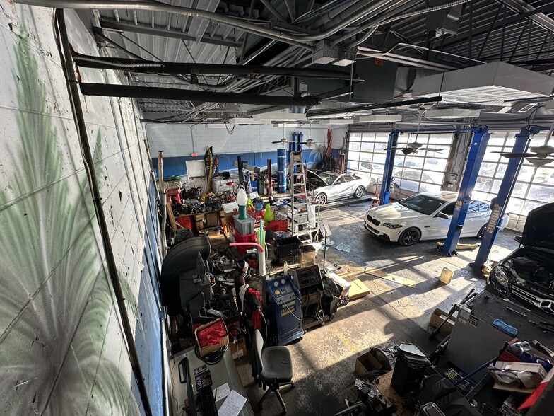More Photos Of 5541 US Highway 19, New Port Richey Auto Repair For Sale