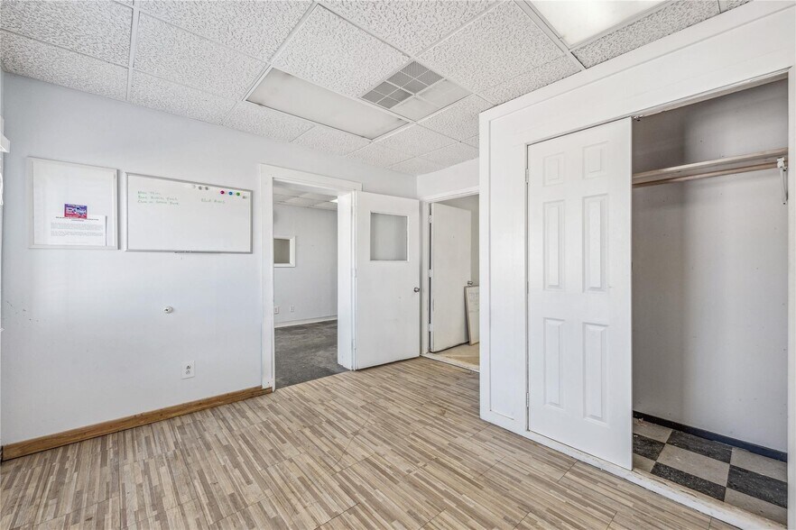 More Photos Of 1497 W Highway 67, Glen Rose Flex For Lease