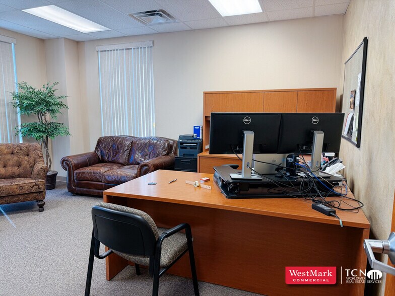 More Photos Of 7101 82nd St, Lubbock Office For Lease