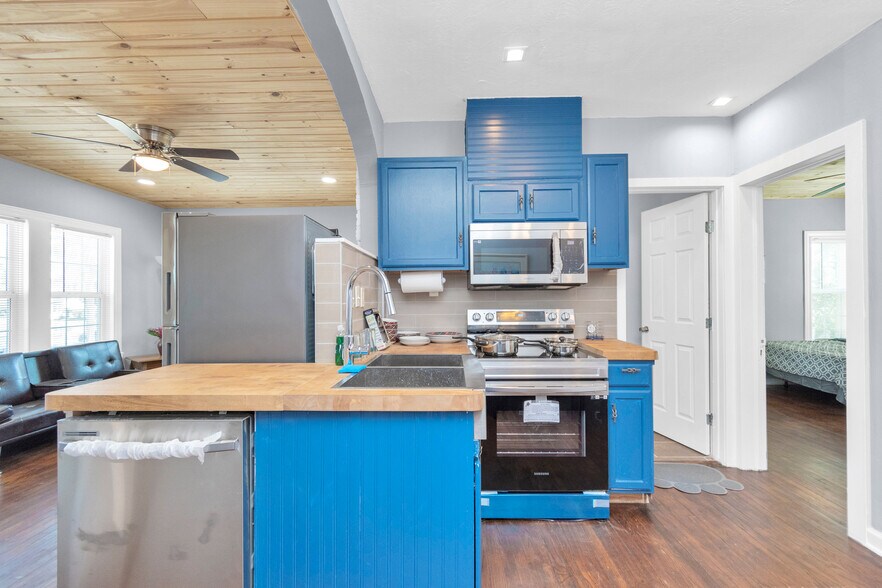 More Photos Of 915 8th St, Galveston Apartments For Sale