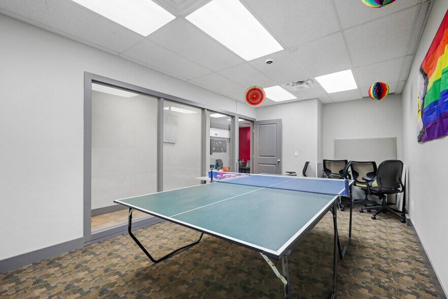 More Photos Of 1909 10th Ave SW, Calgary Office For Sale