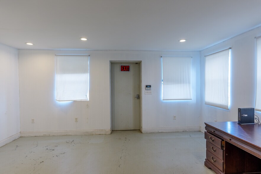 More Photos Of 159 Mitch Ave, Tuscumbia Self Storage For Lease