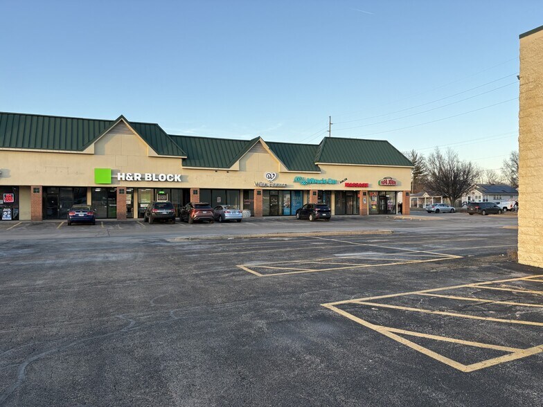 More Photos Of 1607-1641 Broadway St, Pekin General Retail For Lease