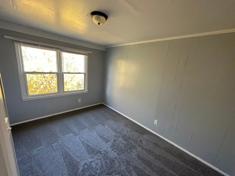 More Photos Of 1424 E Commerce Ave, High Point Multifamily For Sale