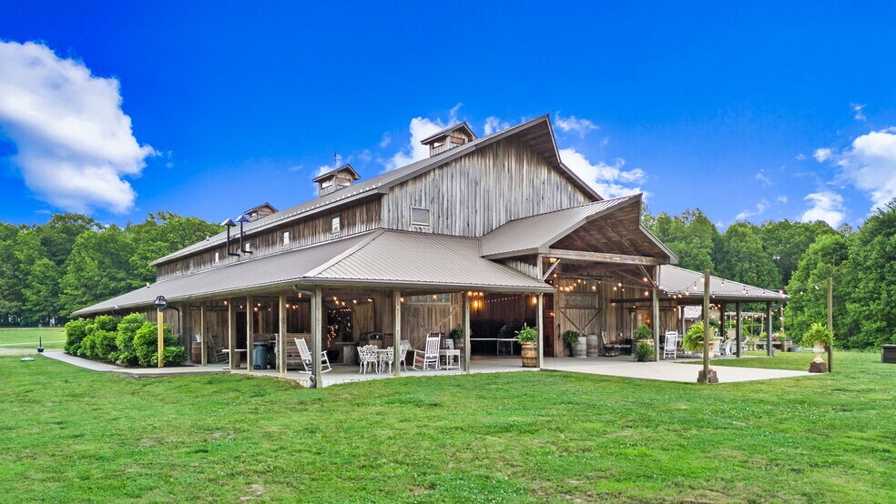 More Photos Of 6863 E Highway 80, Russell Springs Lodge Meeting Hall For Sale