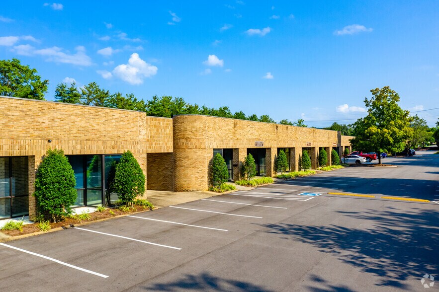 More Photos Of 500 Wilson Pike Cir, Brentwood Office For Lease