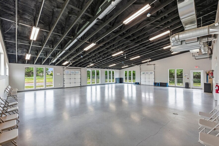 More Photos Of 1410 Live Oak Rd, Leander Showroom For Sale