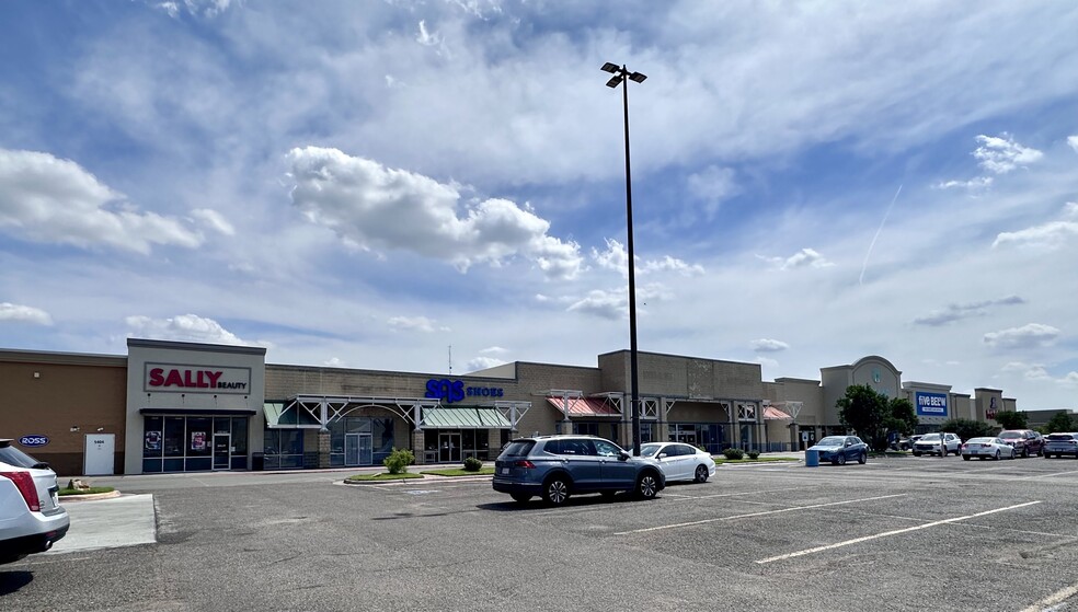 Primary Photo Of 5404-5506 San Bernardo Ave, Laredo Unknown For Lease