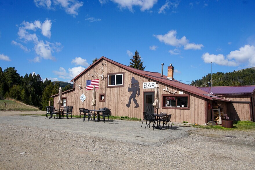 More Photos Of 20 Forest Rd S, Martinsdale Hotel For Sale