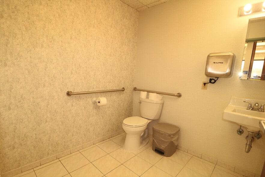 More Photos Of 401 Hamburg Turnpike, Wayne Medical For Sale