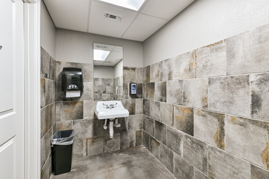 More Photos Of 1222 W Main St, Tomball Religious Facility For Sale