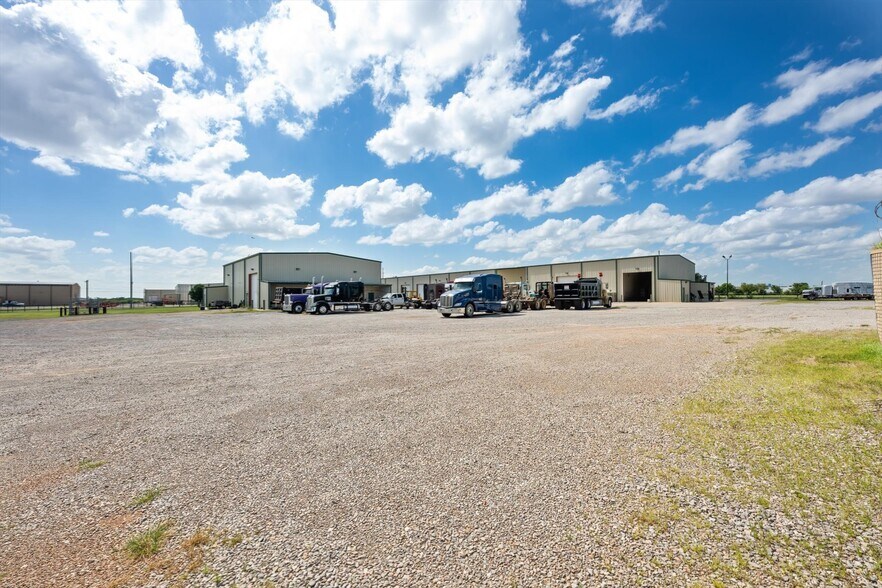 More Photos Of 13020 S Sunnylane Rd, Moore Industrial For Lease