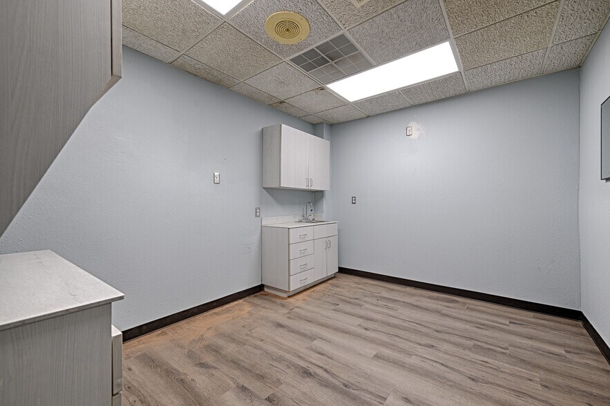 More Photos Of 1425 N O'Connor Rd, Irving Medical For Sale