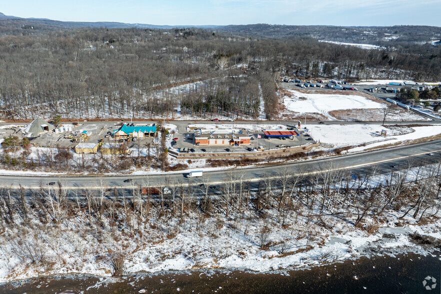 More Photos Of 17-19 Simpson Rd, Columbia Service Station For Sale