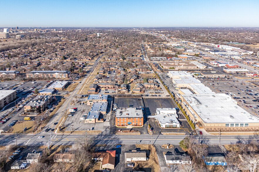 More Photos Of 1S132 Summit Ave, Oakbrook Terrace Medical For Lease