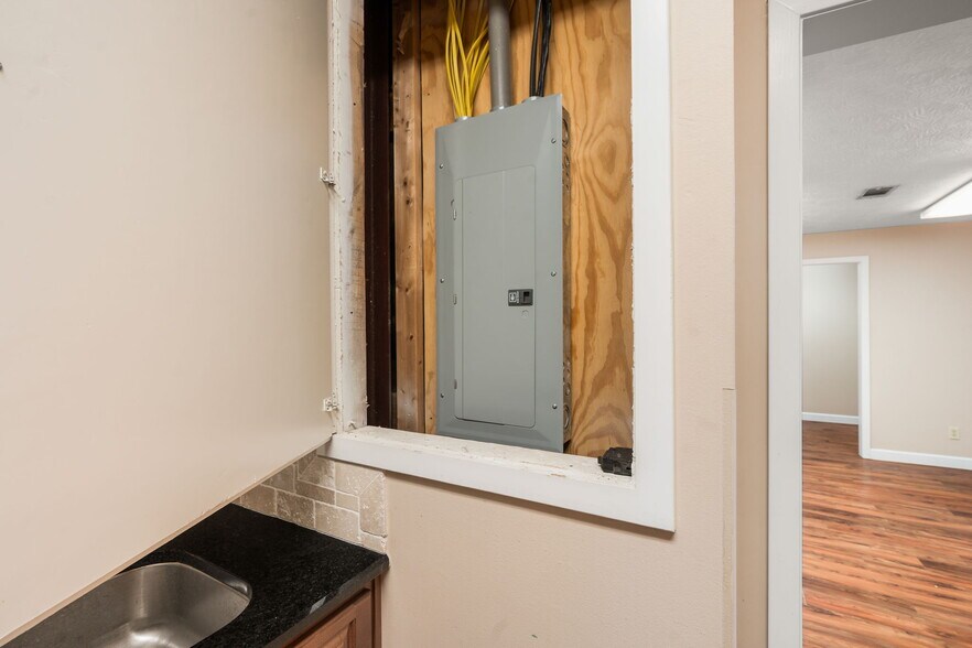 More Photos Of 2200 Sciaaca Rd, Spring Office For Sale