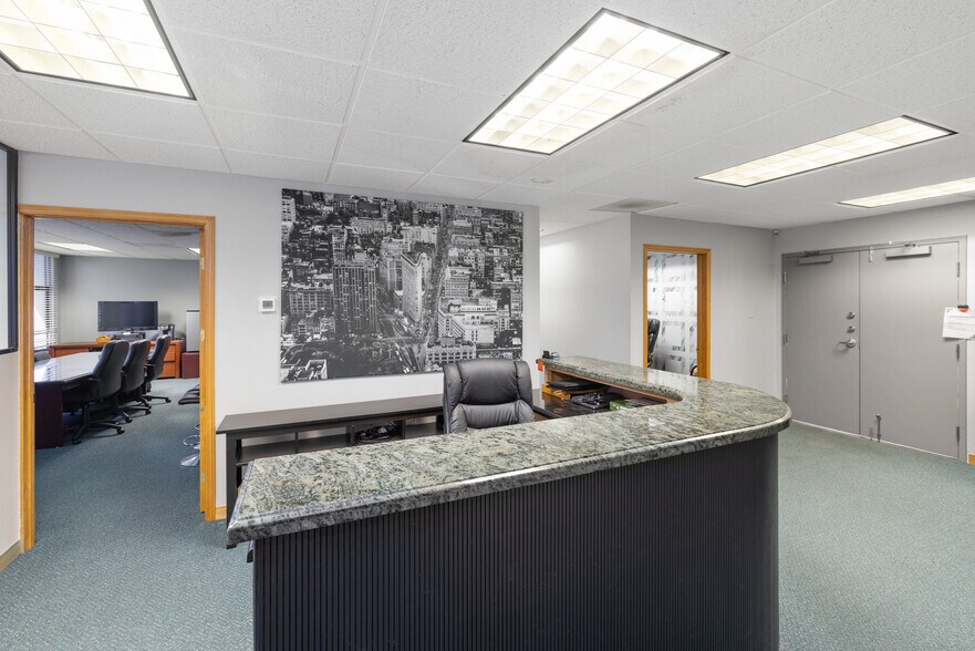More Photos Of 4550 kearny villa Rd, San Diego Office For Sale