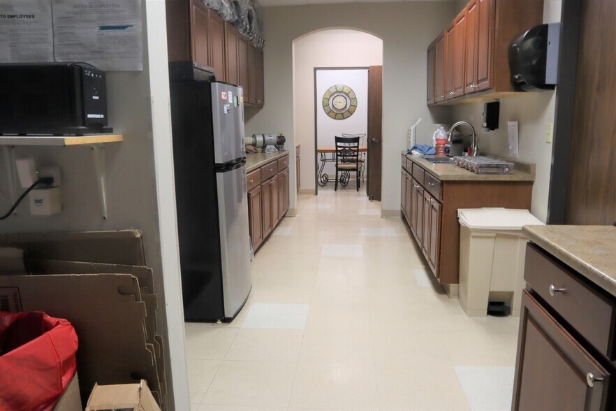 More Photos Of 9405 Huffmeister Rd, Houston Storefront Retail Office For Lease