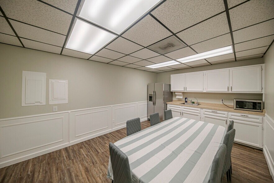 More Photos Of 1410 Rankin Hwy, Midland Office For Sale