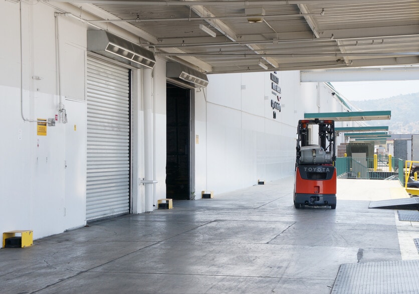 More Photos Of 929 S Azusa Ave, City Of Industry Warehouse For Lease