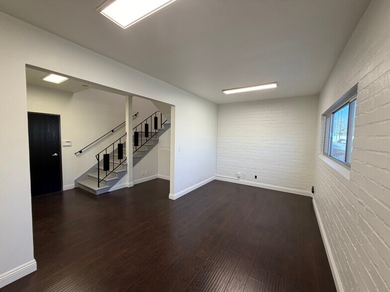 More Photos Of 2521 Ontario St, Burbank Warehouse For Lease