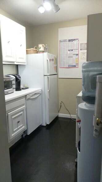 More Photos Of 23 Amity Rd, Bethany Medical For Lease