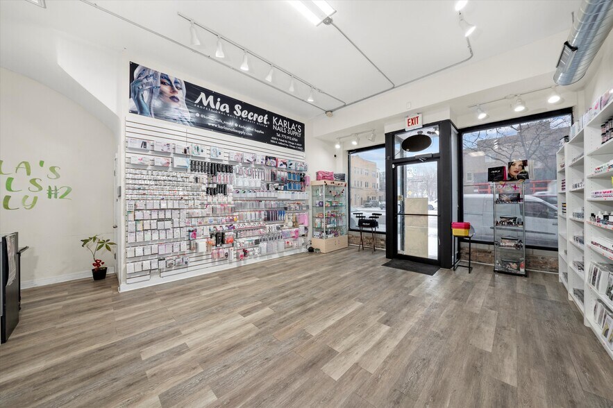 More Photos Of 1056 N Ashland Ave, Chicago Storefront Retail Residential For Lease