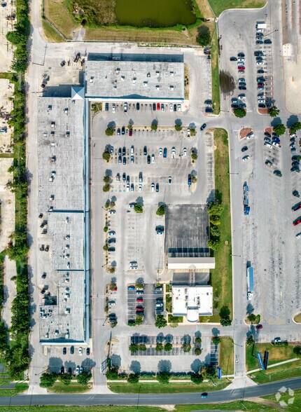 More Photos Of 2000 SE Loop 410, San Antonio General Retail For Lease