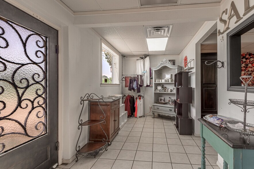 More Photos Of 131 Commerce st, Lovelady General Retail For Sale