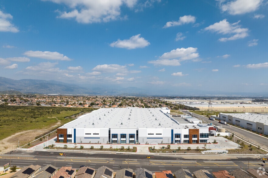 More Photos Of 5267 Sierra Ave, Fontana Distribution For Lease