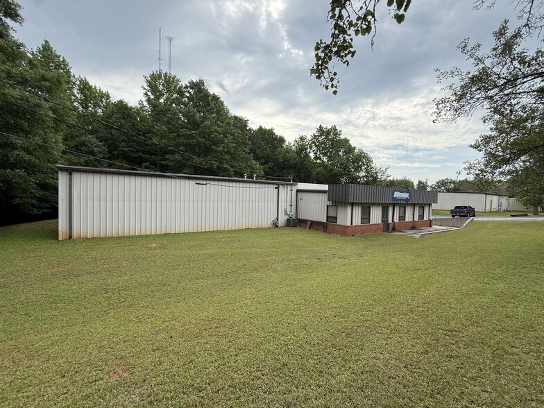 More Photos Of 46 Hillwood Cir, Newnan Service For Sale