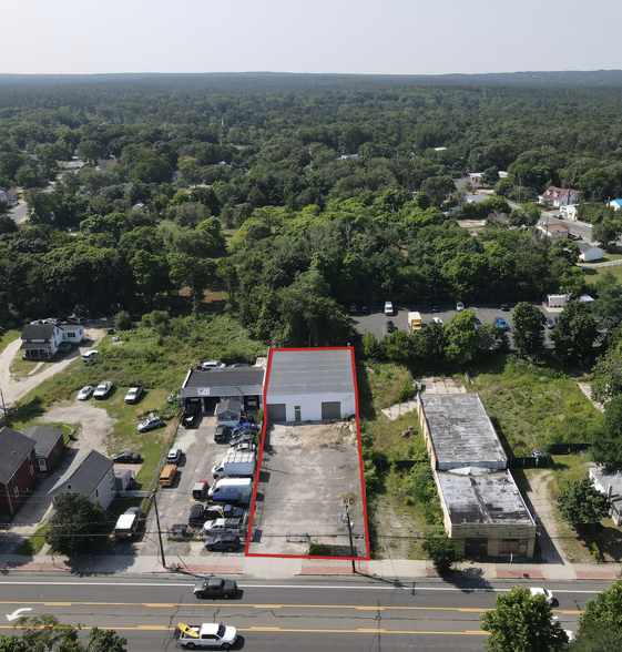 Primary Photo Of 107 Flanders Rd, Riverhead Service For Lease