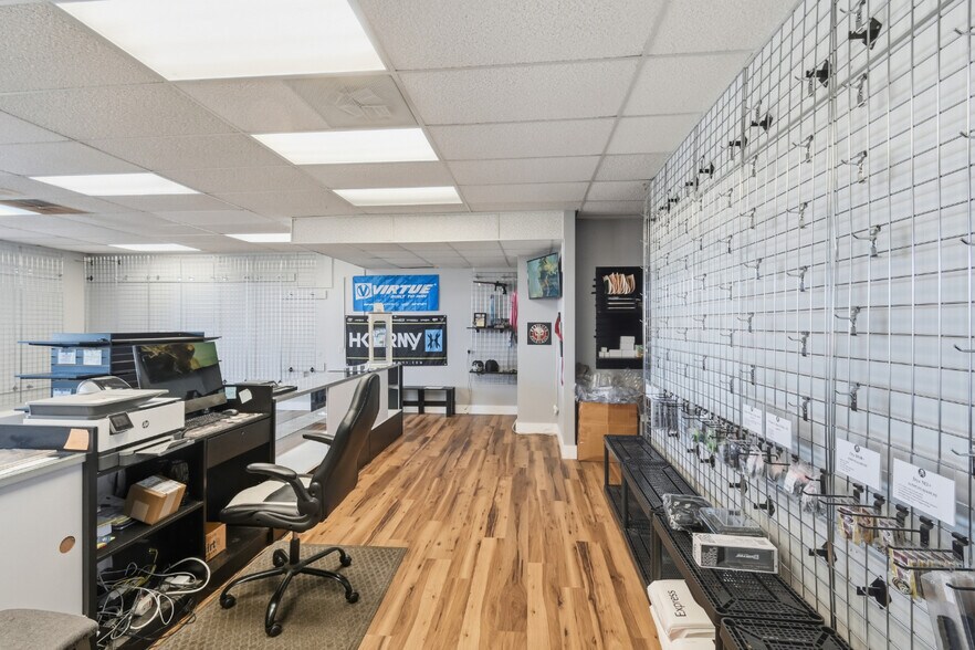 More Photos Of 25 S Lexington Springmill Rd, Mansfield Freestanding For Sale