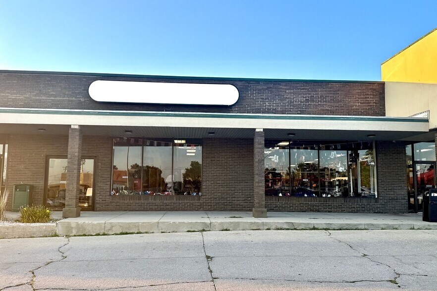 Primary Photo Of 1540 E College Ave, Normal Storefront For Lease