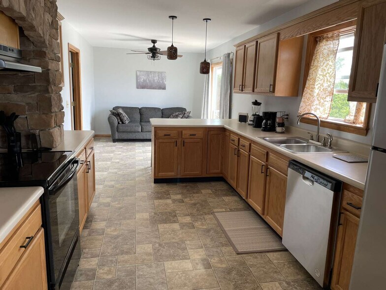 More Photos Of 446 Maples Rd, Milford Hotel For Sale