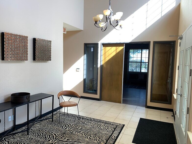 More Photos Of 112 Cimarron Park Loop, Buda Medical For Lease