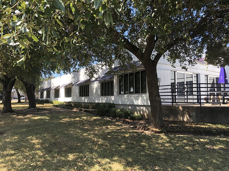More Photos Of 2404 Rutland Dr, Austin Office For Lease