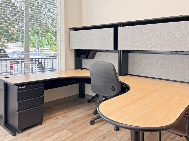 More Photos Of 300 E University Ave, Gainesville Coworking Space