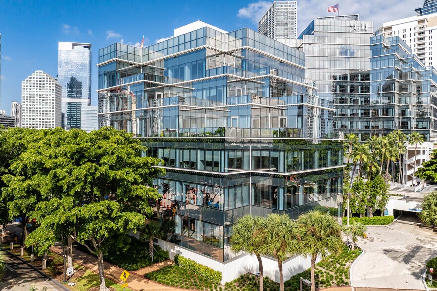 More Photos Of 501 Brickell Key Dr, Miami Office For Lease