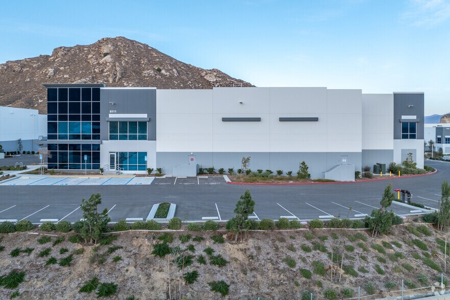 More Photos Of 6111 20th St, Jurupa Valley Warehouse For Sale