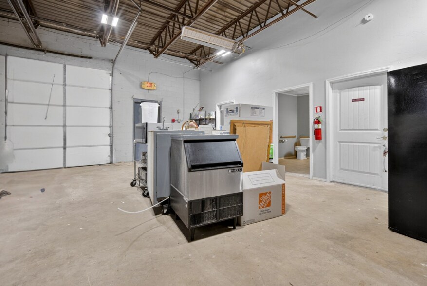 More Photos Of 1835 Industrial Blvd, Norman Warehouse For Sale