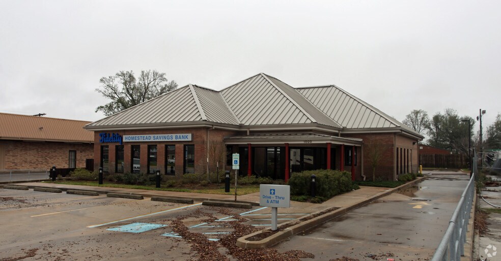 Primary Photo Of 1000 E Judge Perez Dr, Chalmette Bank For Sale