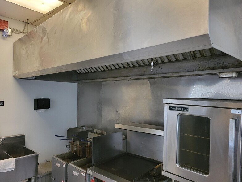 More Photos Of 1654-1658 Lamar Ave, Memphis Storefront For Sale