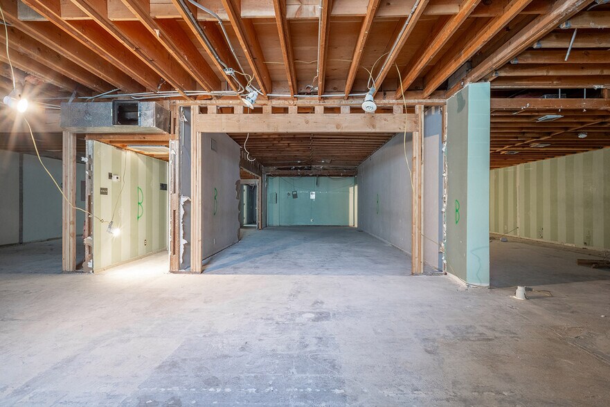 More Photos Of 320 S 3rd St, Las Vegas General Retail For Lease