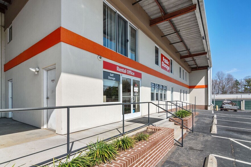 More Photos Of 9120 W Broad St, Richmond Self Storage For Sale