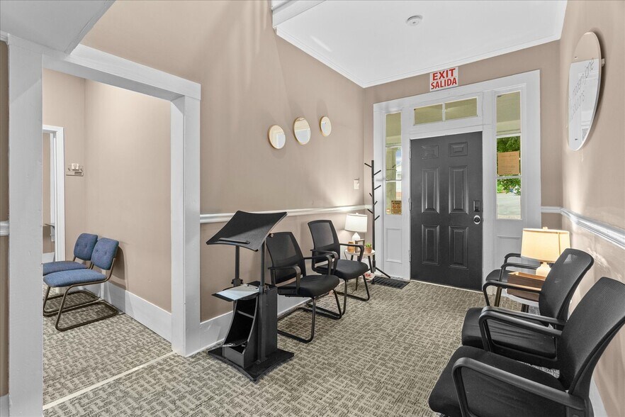 More Photos Of 306 N Thornton Ave, Dalton Office For Sale