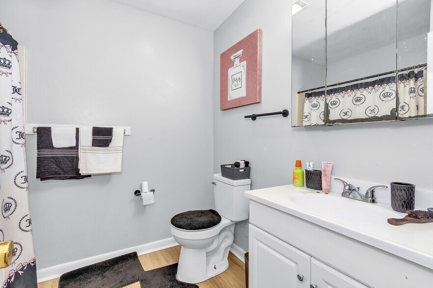 More Photos Of 170 Westwood Dr, Thomson Apartments For Sale